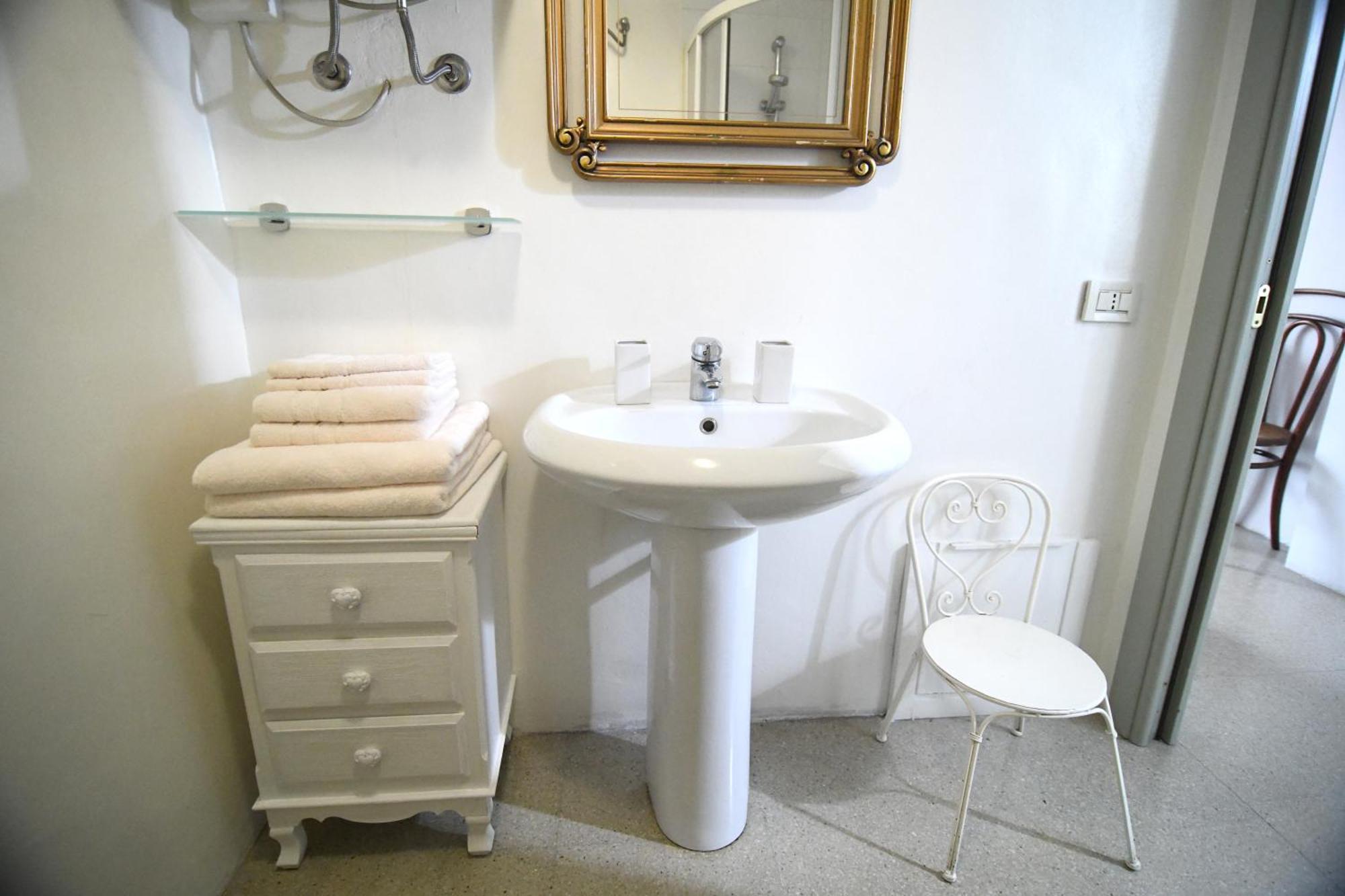 Domo Peonia Bianca Otel Nuoro  Oda fotoğraf