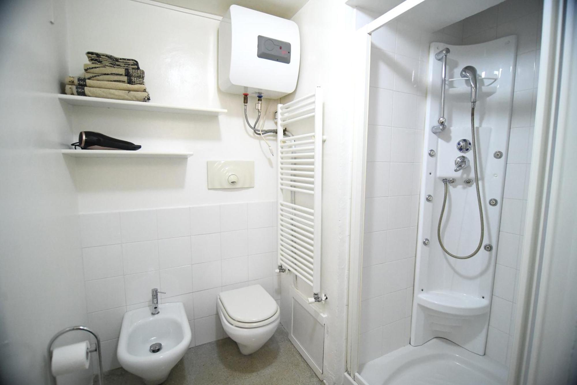Domo Peonia Bianca Otel Nuoro  Oda fotoğraf